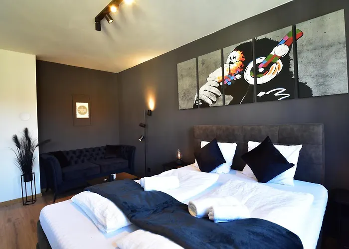 Monkey Loft - Center & Free Garage Parking